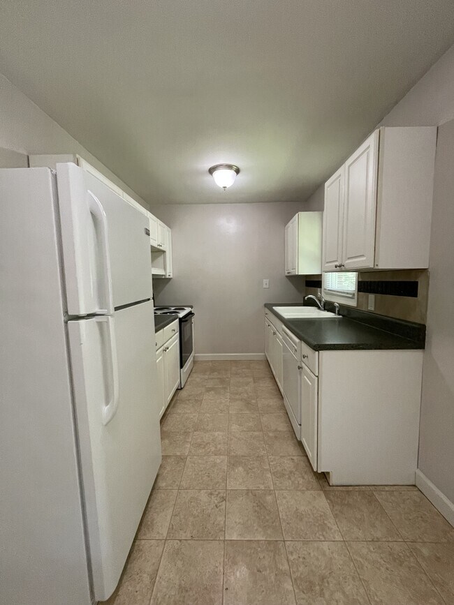 Foto del edificio - 205 Hilltop Dr