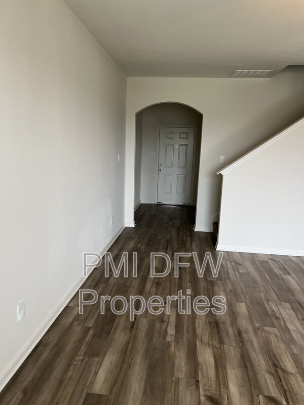 Building Photo - 640 Aqueduct Dr