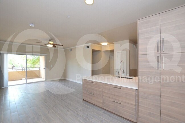 Building Photo - 5401 E Van Buren St