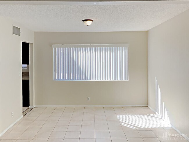 Building Photo - 2343 Lone Pine Dr