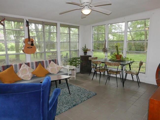 Foto del edificio - 1406 Caywood Ln