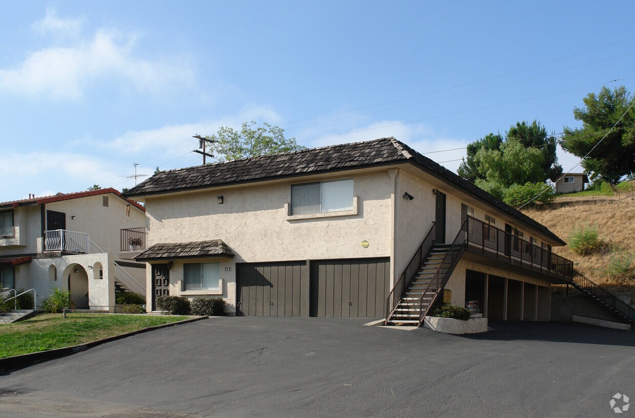 Primary Photo - 713 Windsor Ct
