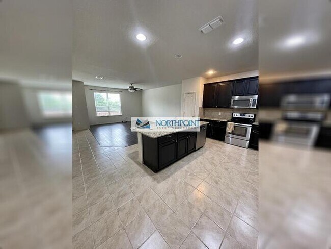 Building Photo - Charming 3 beds 3 baths in Denton!