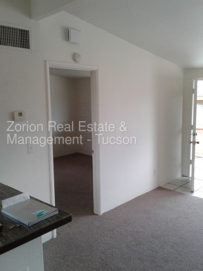 Foto del edificio - 3020 N. Balboa Avenue #8