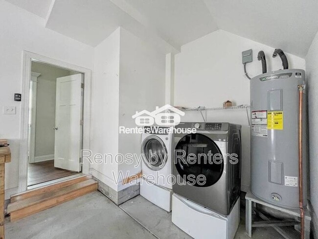 Building Photo - 105 Bedford Pl