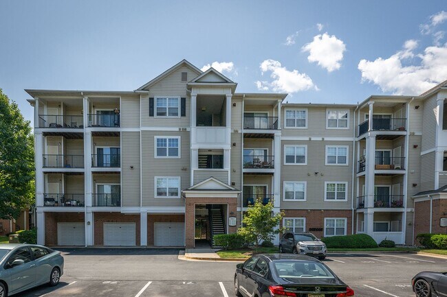 Building Photo - 2-Bedroom, 2-Bath with Scenic Views in Ger...