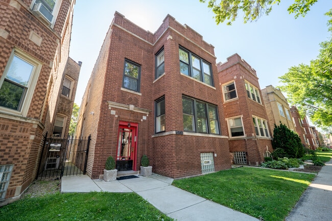 Foto del edificio - 5737 N Washtenaw Ave