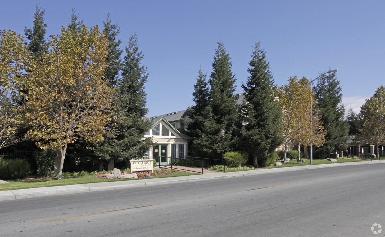 Primary Photo - Creek Bridge Apartment