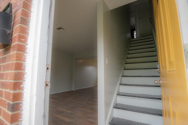 Foto del edificio - 3106 Clairpoint Ct