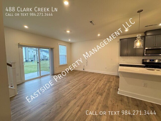 Foto del edificio - 488 Clark Creek Ln