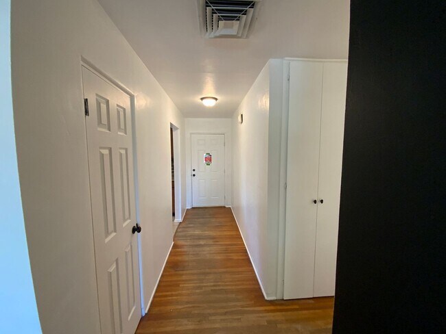 Foto del edificio - 3 Bedroom Single Story Home Available Near...