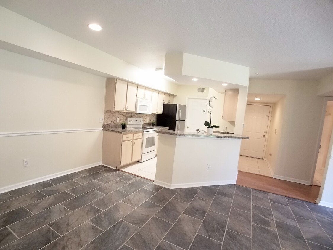 Gorgeous 2/2 condo for rent next to Waterf... - Gorgeous 2/2 condo for rent next to Waterf...