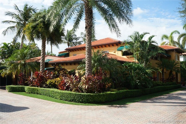 Building Photo - 12820 SW 81st Ave