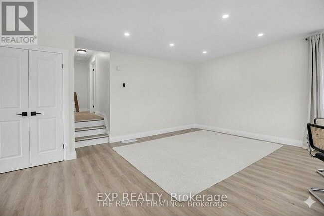 Building Photo - 270 Highview Crescent