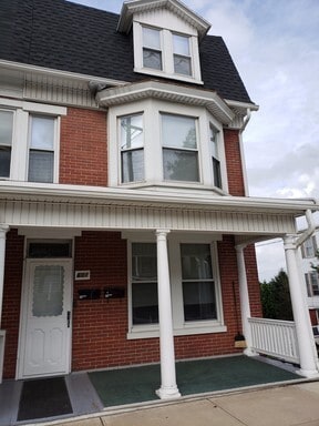 Building Photo - 601 W Broadway