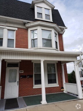 Building Photo - 601 W Broadway