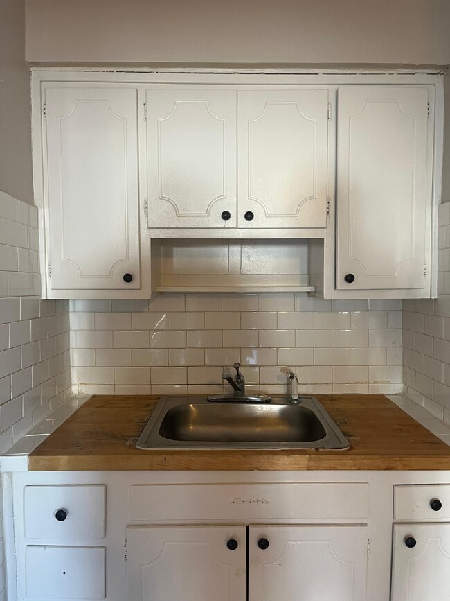 Building Photo - 67 W 53rd St