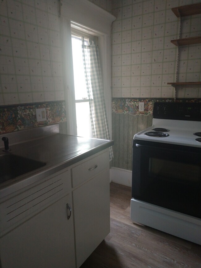 cocina acogedora - 341 Keyes Ave