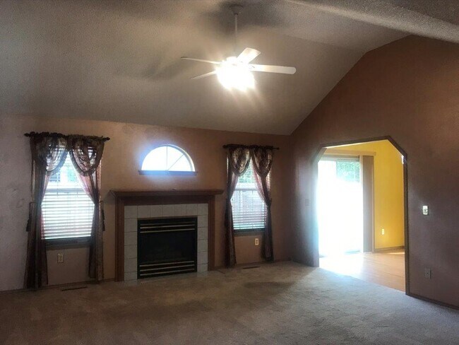 Foto del edificio - 3085 W Darby St