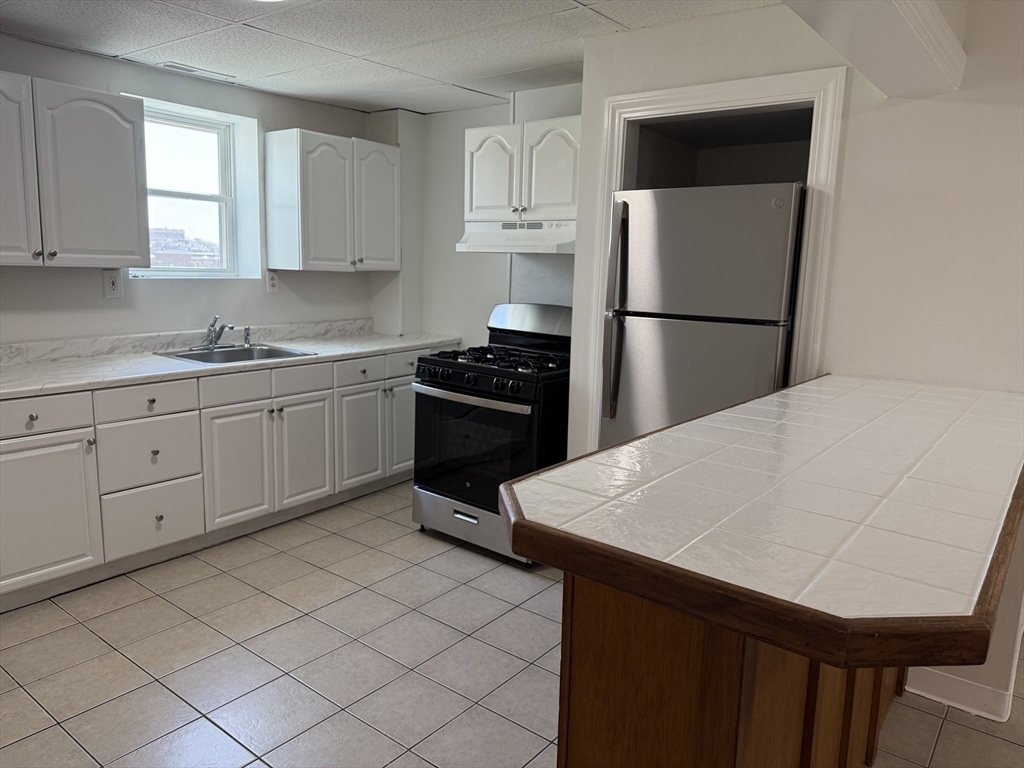 Primary Photo - 65 Maverick Sq
