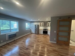 Building Photo - 65 Manor Dr