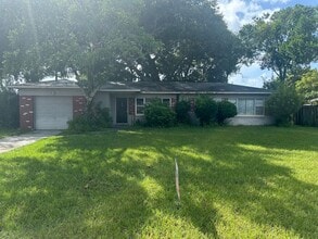 Building Photo - 918 Gloriosa Ave