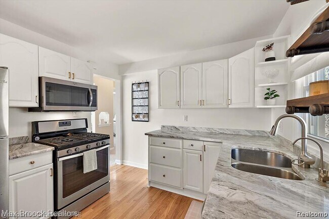 Foto del edificio - 2105 Rowland Ave