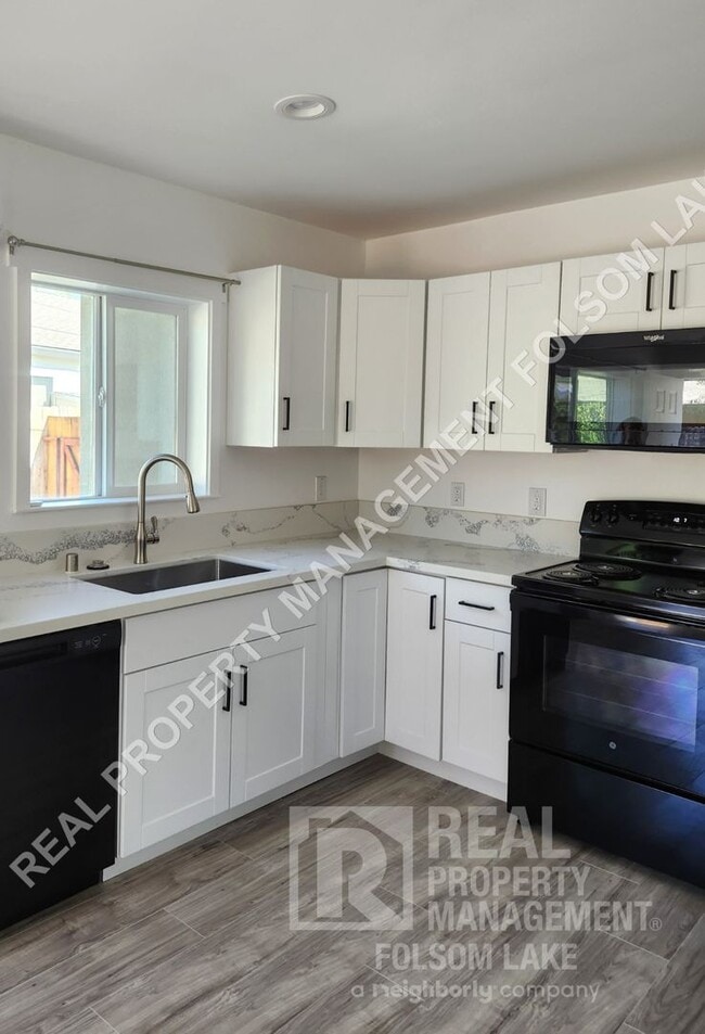 Building Photo - 814 1/2 Rumsey Way