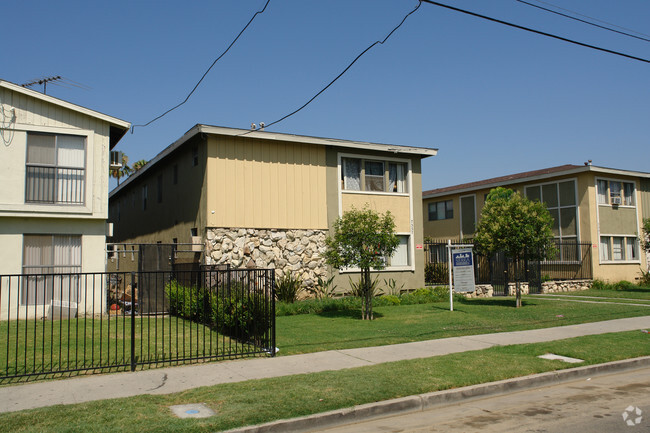 Building Photo - 7337 Variel Ave