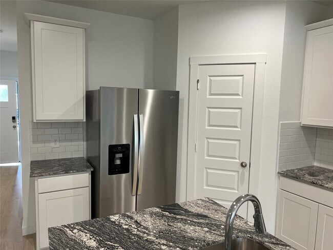 Foto del edificio - 4906 Arvida Ln