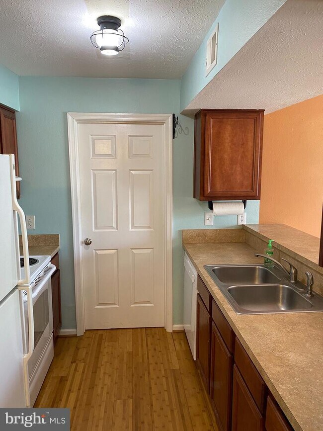 11230 Torrie Way Unit F, Bealeton, VA 22712 Condo for Rent in