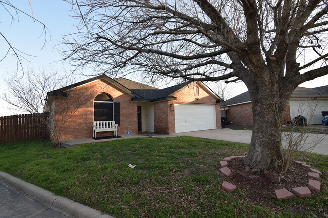 Building Photo - 7105 Galleta Ct