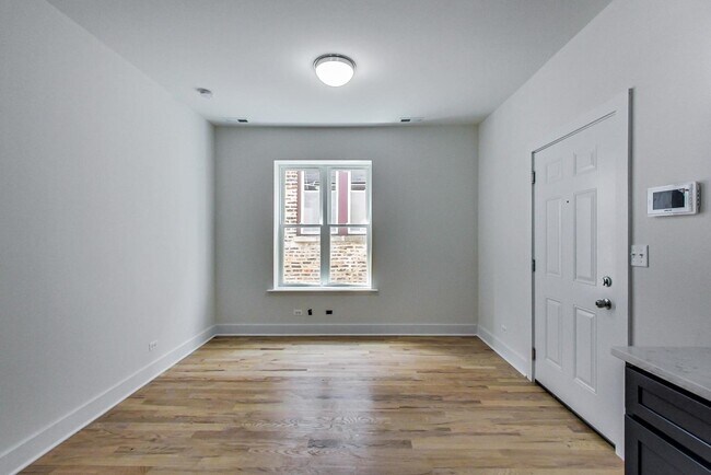 Building Photo - 815 S Carpenter St