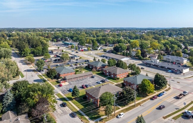Building Photo - Lower 2 Bedroom Apartment Available!