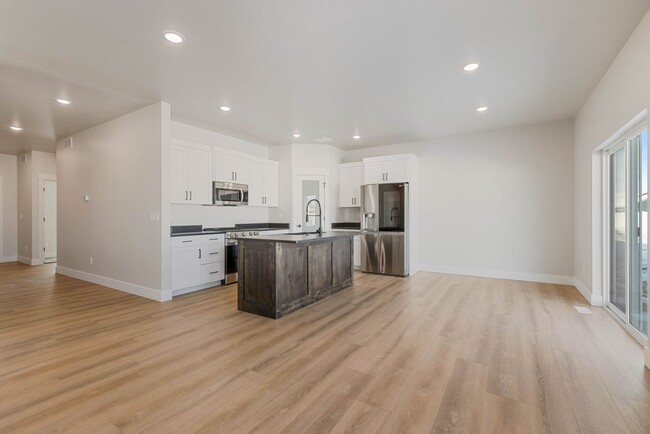 Building Photo - CHECK OUT THIS STELLAR 3 BED 2 BATH TWIN H...