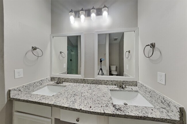 Foto del edificio - 20423 Drakewood Dr