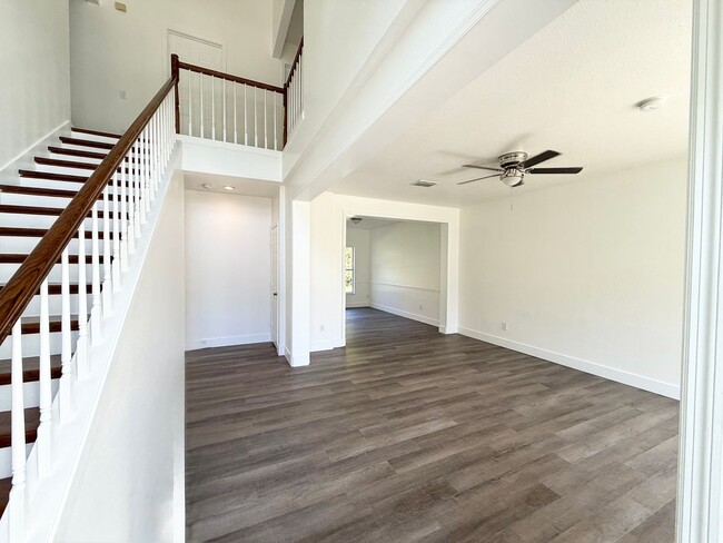 Foto del edificio - Beautifully Updated 4-Bedroom Home with Po...