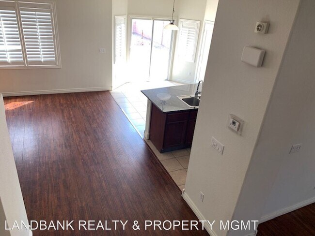 Building Photo - 5 br, 3 bath House - 1013 Windy Ferrell Ave
