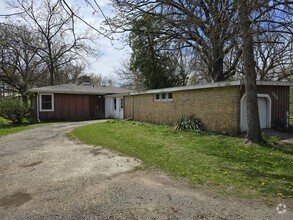 Building Photo - 1316 S Fleming Rd