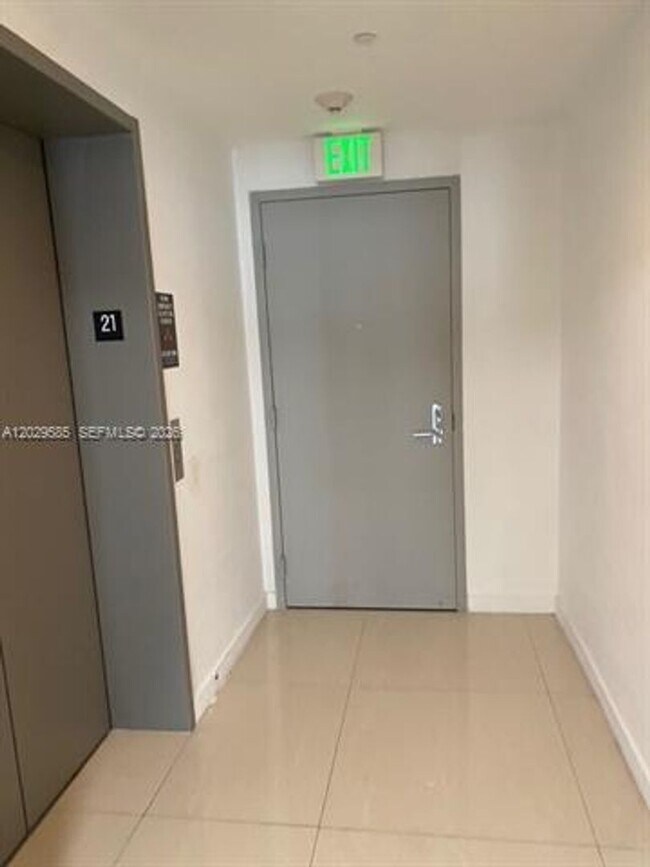 Foto del edificio - 488 NE 18th St