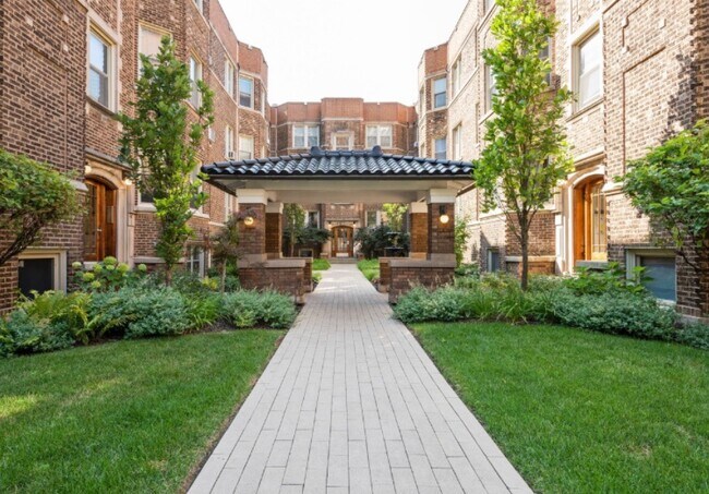 Foto del edificio - 541 W Addison St