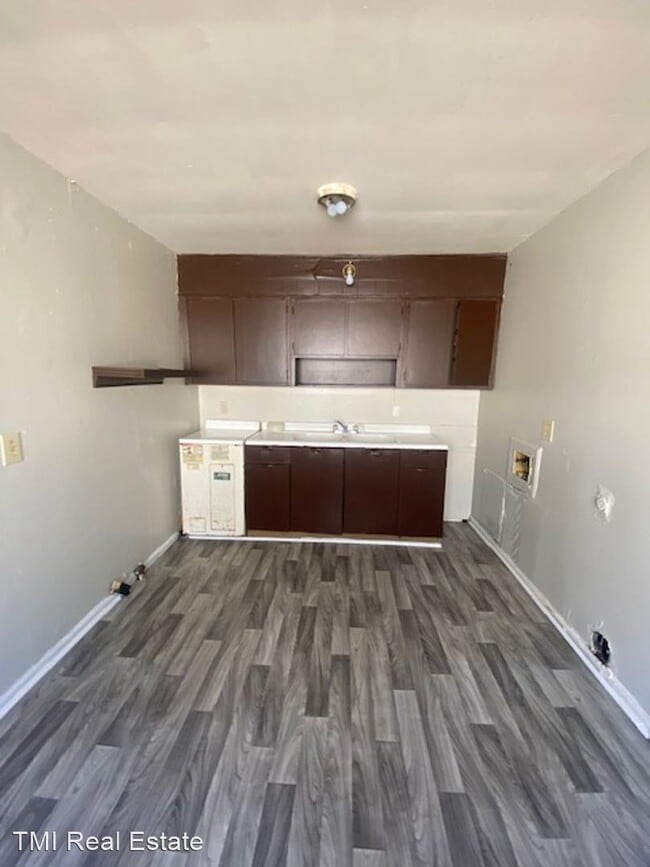 Building Photo - 2 br, 1 bath House - 2812 32nd Way SW