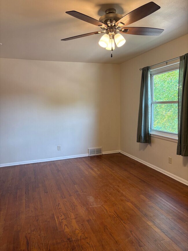 Foto del edificio - 4401-4407 Eastridge Dr