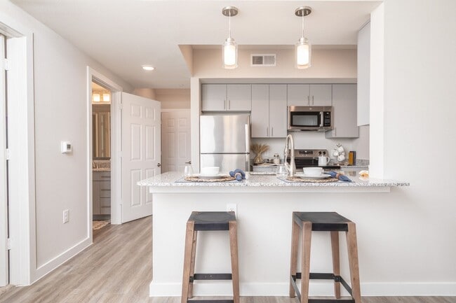 Building Photo - Dream Marine Creek