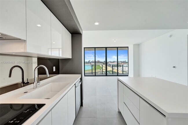 Building Photo - 1170 E Hallandale Beach Blvd