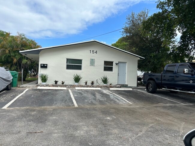 Building Photo - 154 NW 14th Way