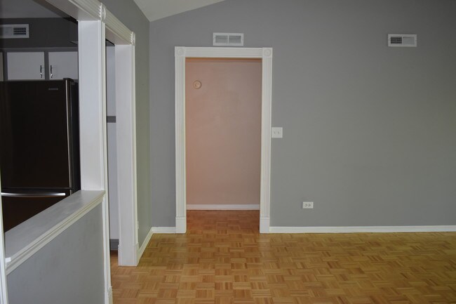 Living room view towards hallway - 4710 N Elston Ave