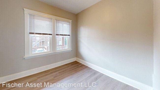 Building Photo - 1 br, 1 bath Apartment - 11709-11711 Nelso...