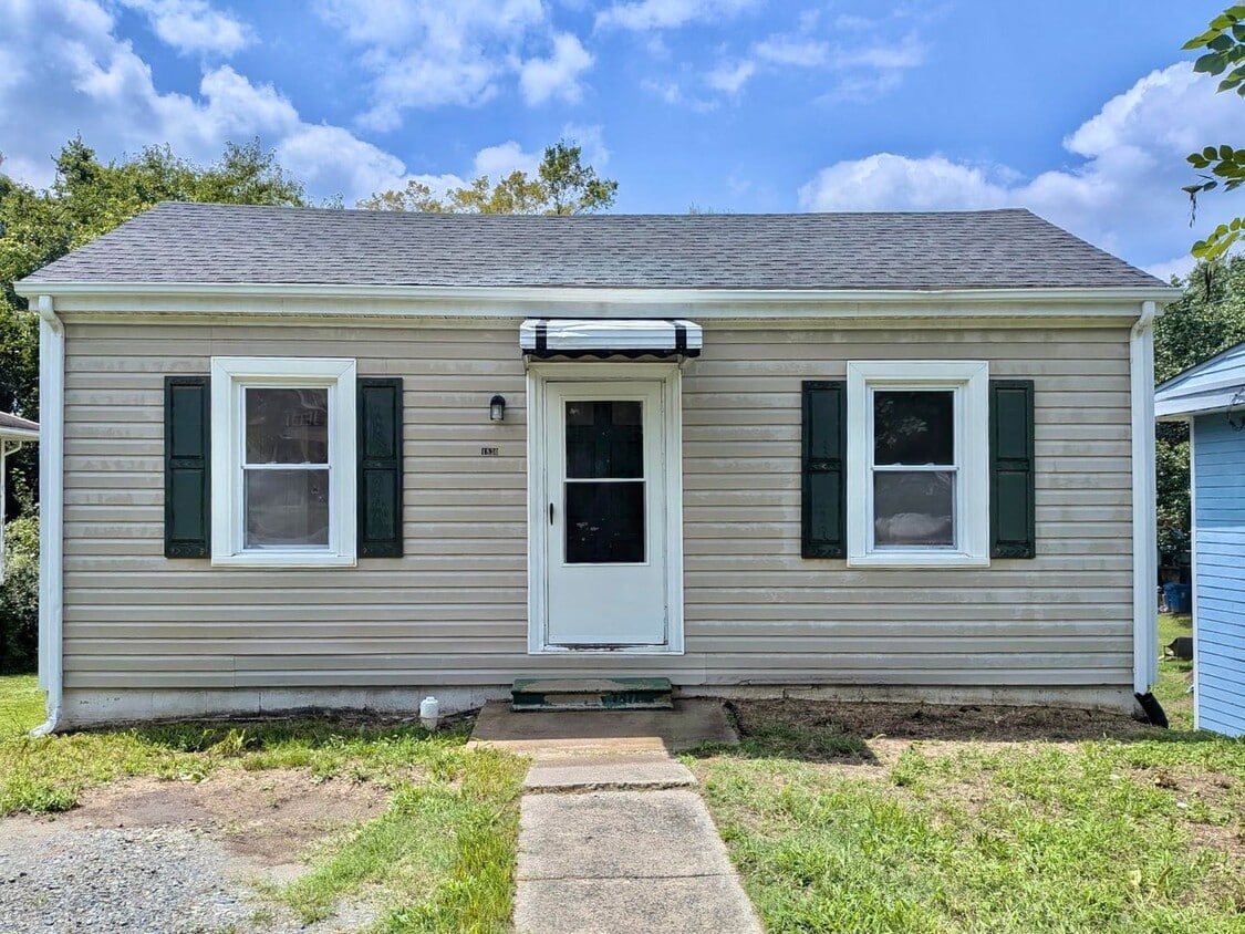 2 Bedroom 1 Bathroom Home in Durham - 2 Bedroom 1 Bathroom Home in Durham