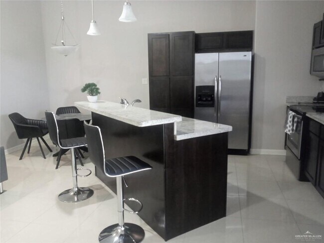 Foto del edificio - 2705 Mimosa St